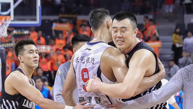 易建联空砍39分 辽宁力克广东晋级总决赛