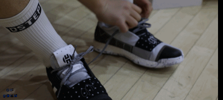 系鞋带GIF.gif