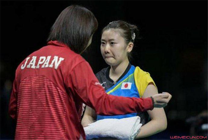 娶日本媳妇什么感受？福原爱在中国老公回家后帮他脱鞋：很贤惠