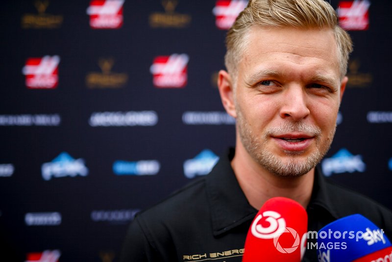 Kevin Magnussen, Haas F1 speaks with the media