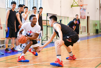【新闻稿】夏练国度-米切尔冰城球迷见面会——adidas basketball 2019 多诺万·米切尔中国行 哈尔滨站420.png