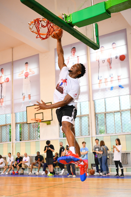 【新闻稿】夏练国度-米切尔冰城球迷见面会——adidas basketball 2019 多诺万·米切尔中国行 哈尔滨站439.png
