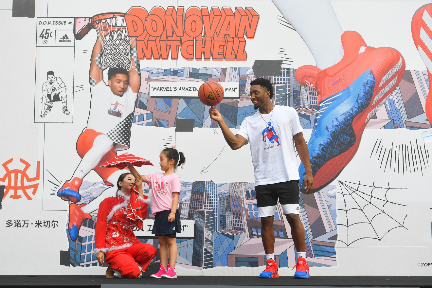 【新闻稿】夏练国度-米切尔冰城球迷见面会——adidas basketball 2019 多诺万·米切尔中国行 哈尔滨站847.png