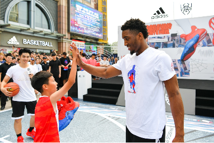 【新闻稿】夏练国度-米切尔冰城球迷见面会——adidas basketball 2019 多诺万·米切尔中国行 哈尔滨站1335.png