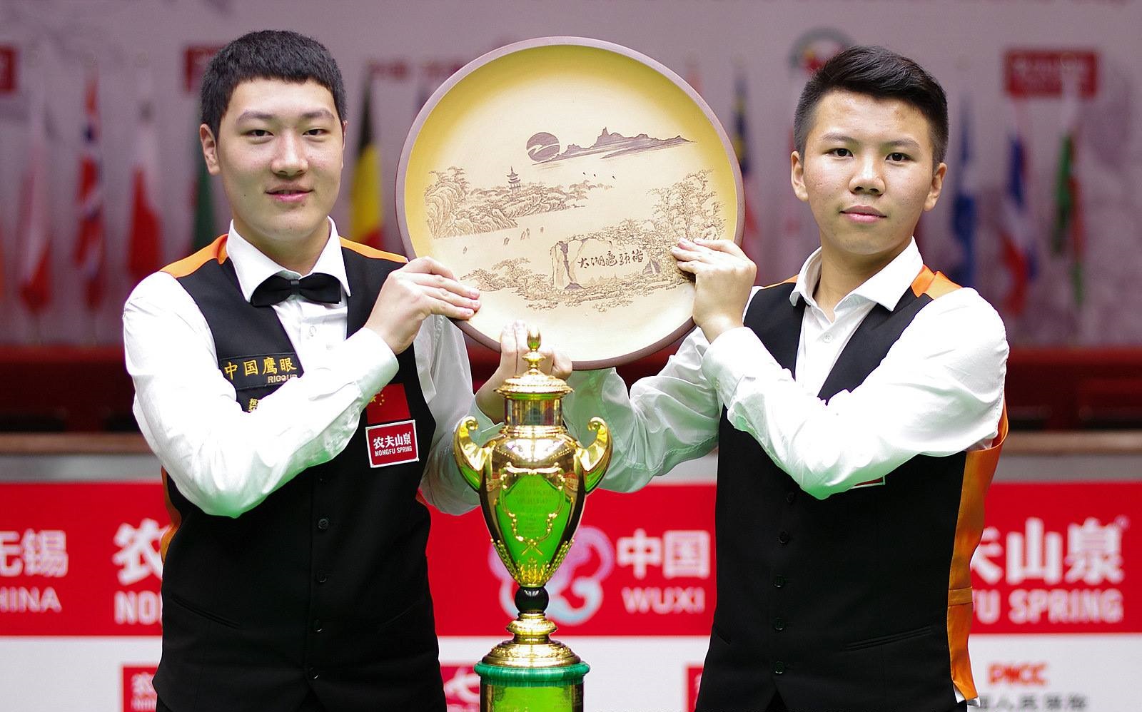 Zhou Yuelong Yan Bingtao Snooker World Cup 2015 Champions Wuxi.jpg