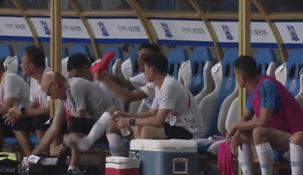 893a3fe1ly1g5mcw3vsk5g20c006ye82.gif