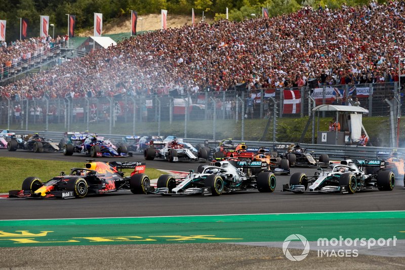 Max Verstappen, Red Bull Racing RB15, leads Lewis Hamilton, Mercedes AMG F1 W10, Valtteri Bottas, Mercedes AMG W10, and the rest of the field at the start