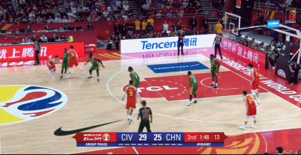 郭艾伦突破罚球线处急停跳投命中.gif