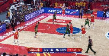 阿联暴扣竟然24秒违例.gif