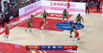 阿联后仰中投打进.gif