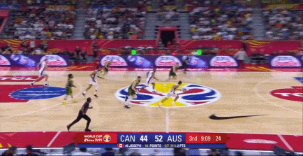 潘戈斯抢断反击一条龙上篮得分.gif