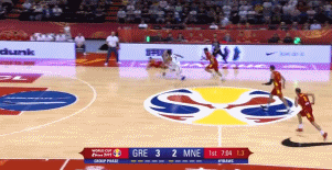 字母哥滑翔暴扣.gif