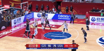 米切尔妙传巴恩斯篮下得分.gif
