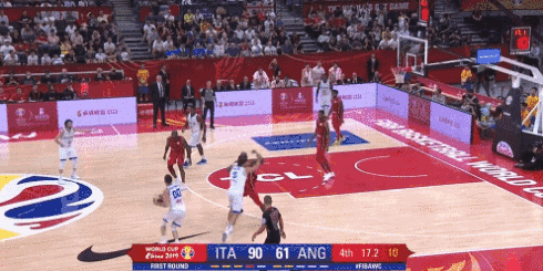真蒂莱和保罗差点打起来 .gif