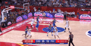 博格丹助攻别利察命中三分.gif