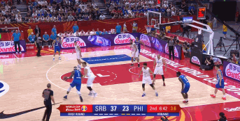 约基奇快攻跟进扣篮.gif