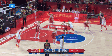 方硕助攻翟晓川空切打进.gif