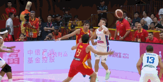 罗德里格斯超远三分命中.gif