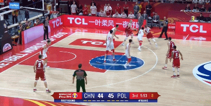 郭艾伦5次犯规.gif