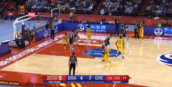 瓦莱乔底线反跑上篮.gif