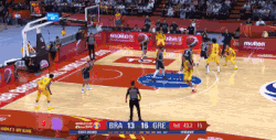 胡尔塔斯喂饼瓦莱乔 (1).gif