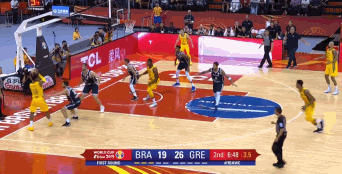 索萨压哨三分.gif