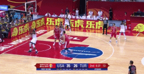 特纳这一下摔得真疼.gif