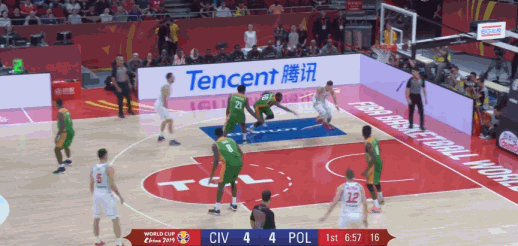 珀尼卡传切扣篮.gif