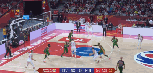 波尼卡原地三分！.gif