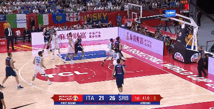 马里亚诺维奇单手暴扣.gif