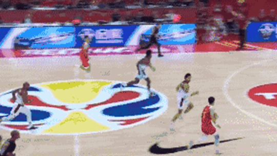 孙铭徽反击上篮打停对手_副本.gif