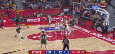 贝恩斯空位三分 (1).gif