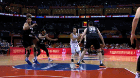 字母哥哥空接炸框.gif