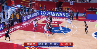 八村塁运球突破隔扣特纳.gif