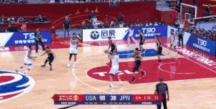 马场雄大抢断单臂暴扣.gif