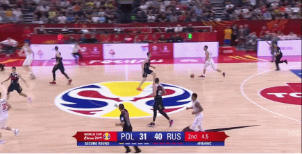 波尼卡压哨三分.gif