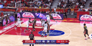 阿米奴抢断上篮2+1.gif