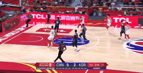 翟晓川助攻阿联空接双手暴扣.gif