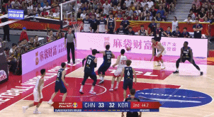 易建联对抗后仰出手.gif