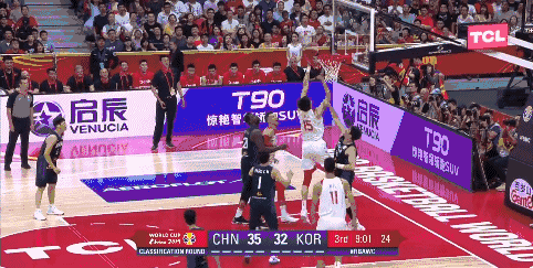 周琦补篮打进.gif