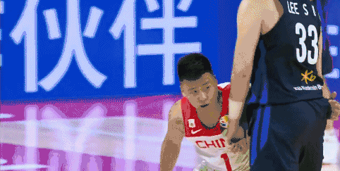 赵睿假摔吃T.gif