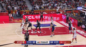 赵睿压哨三分.gif