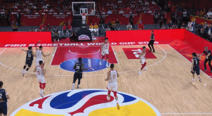 赵睿遭到驱逐.gif