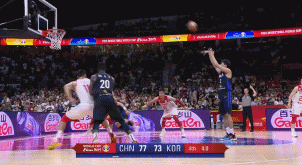 阿联关键抢断.gif