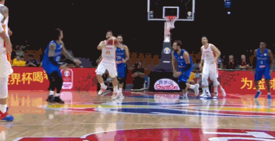 卢比奥快下偷袭 上篮反超比分.gif