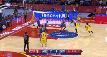 米尔斯妙传！吃饼打进 (1).gif