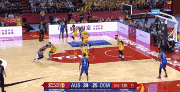 罗伯茨双手暴扣 (1).gif