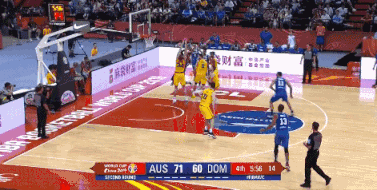 巴尔加斯单臂暴扣 (1).gif
