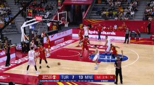 马哈茂德奥卢再次命中三分.gif