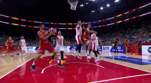 桑利崴脚.gif
